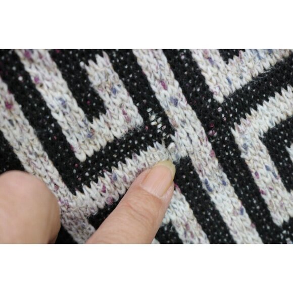 J T Beckett Vtg. Men's V-Neck Pullover Sweater-Size Medium-Thick - Picture 4 of 11